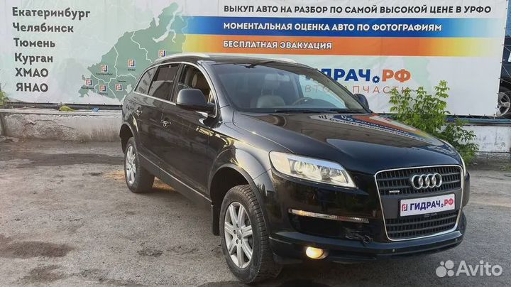 Усилитель крыла левый Audi Q7 (4L) 4L0805157B