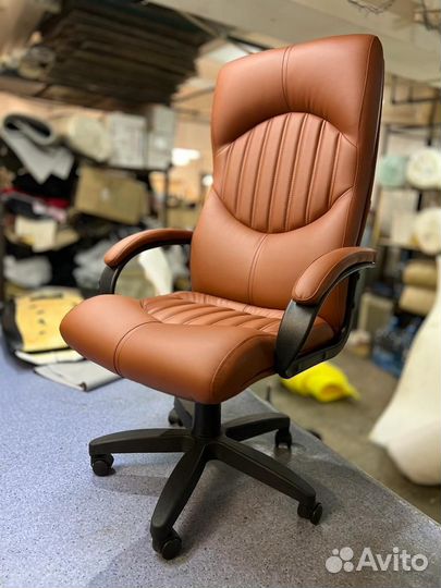 Офисное кресло