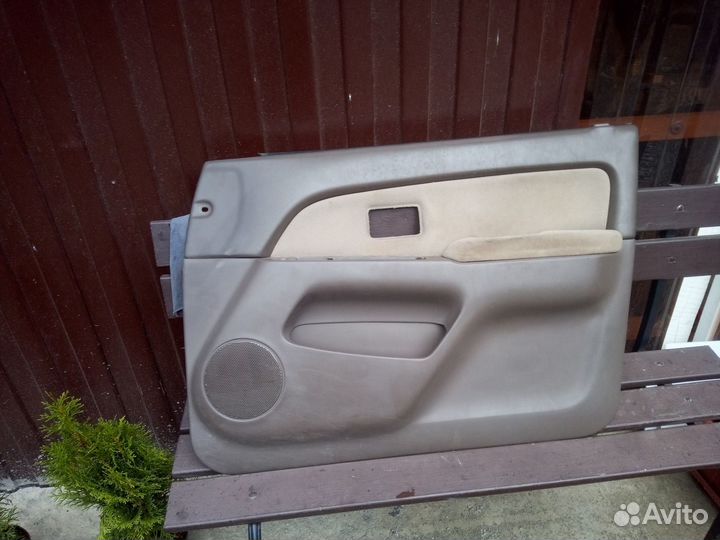 Обшивки дверей Hilux N185