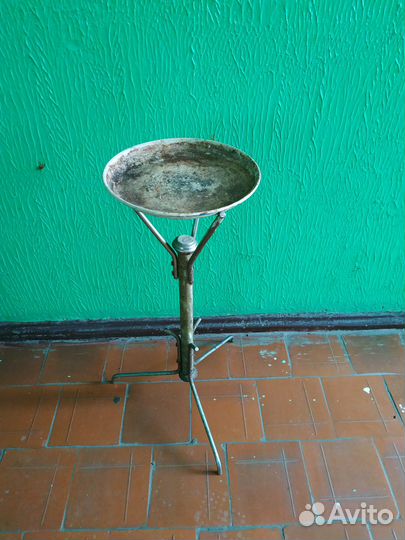 Подставка под цветы в горшке