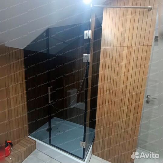 Душевая стеклянная кабина