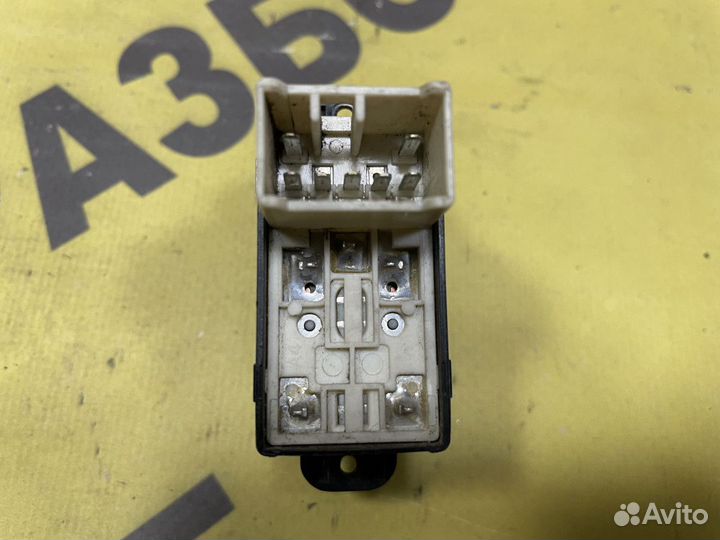 Кнопка стеклоподъемника Hyundai Elantra