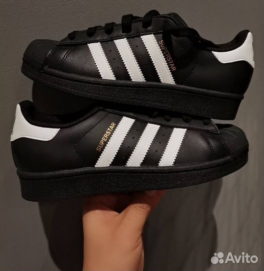 Adidas superstar black