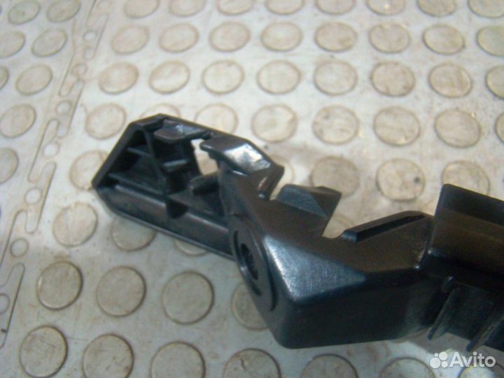 KIA Sportage 3 Кронштейн переднего бампера правый