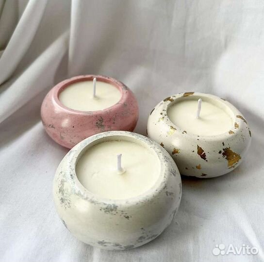 Свечи в подсвечниках