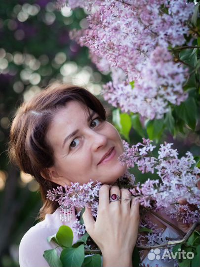 Фотосессия в цветущих деревьях