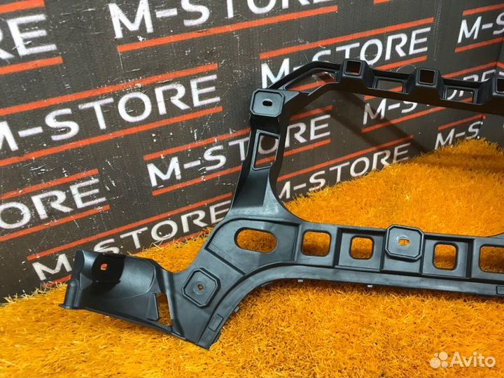 Крепление бампера заднее правое Volkswagen Passat