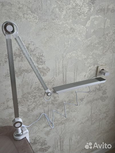 Светодиодный светильник на струбцине новый