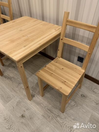 Кухонный стол и стулья IKEA