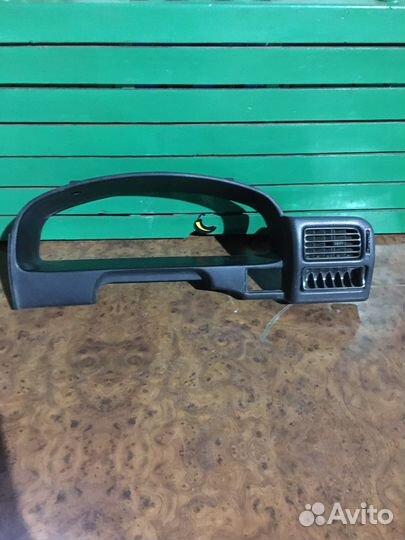 Консоль панели приборов Nissan Sunny B13