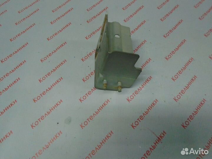 Nissan 62210-8H300 Кронштейн бампера правый