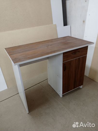 Стол письменный