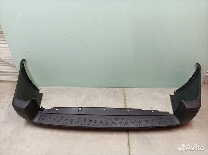 Бампер задний Mitsubishi Pajero 3 2000-2006