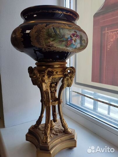 Антикварная ваза