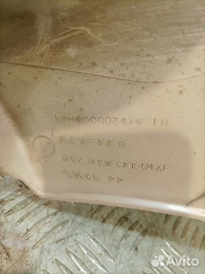 Накладка задней стойки левая Chrysler Pacifica