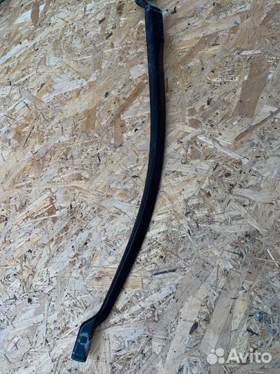 Поводок (держатель) стеклоочистителя передний