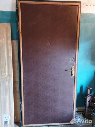 Дверь входная металлическая