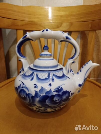 Чайник. Фарфор.Гжель. Ручная роспись