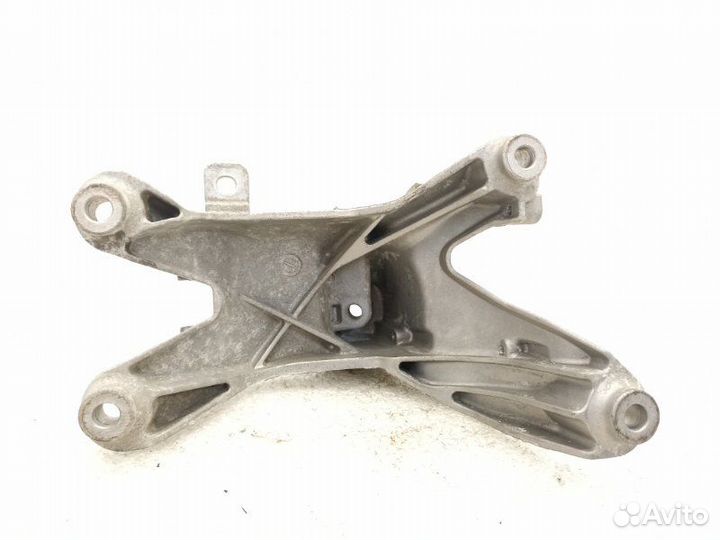 Кронштейн двигателя правый Audi A4 B8 2.0 cdnc