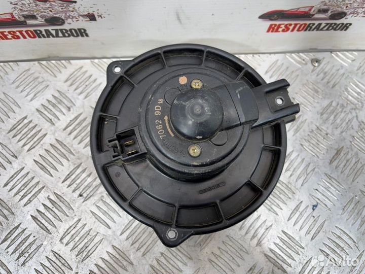 Мотор печки Mitsubishi Chariot Grandis минивен 2