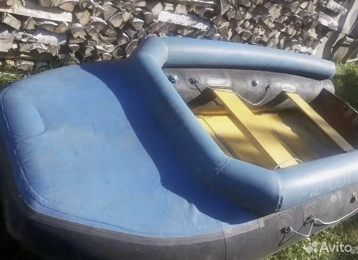 Лодка с мотором