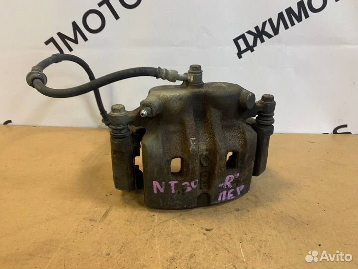 Суппорт передний правый Nissan X-Trail T30