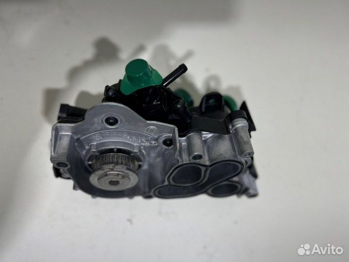 Водяной насос сборе (помпа) передний Volkswagen