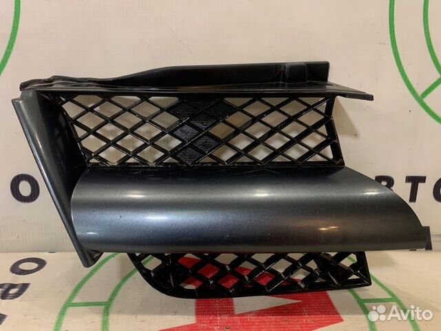 Решетка радиатора передняя правая Mitsubishi