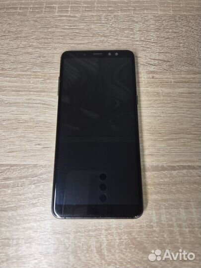 Samsung Galaxy A8+, 4/32 ГБ