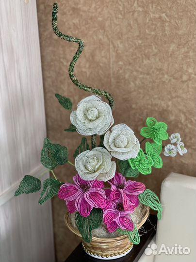 Композиция из бисера ручной работы