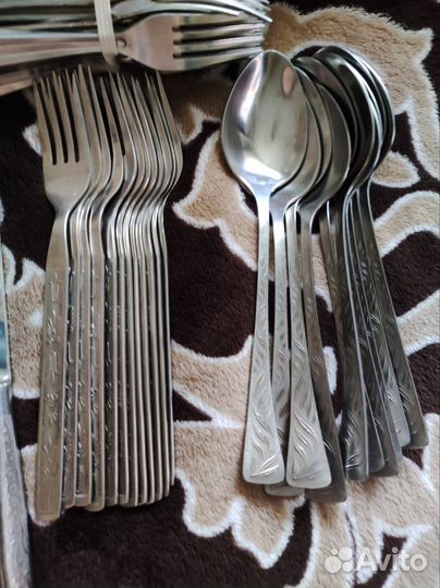 Столовые приборы (ложки, вилки, ножи)