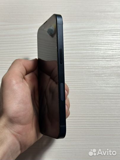 Телефон iPhone 13