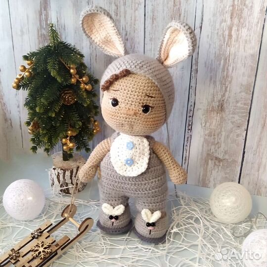 Кукла-зайка, вязанная игрушка