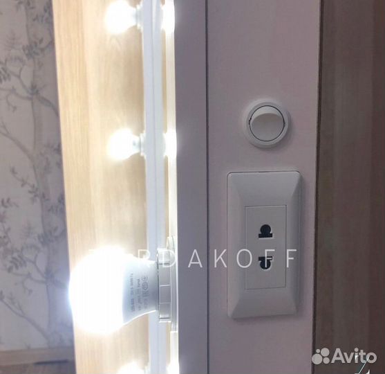 Гримерное зеркало с подсветкой