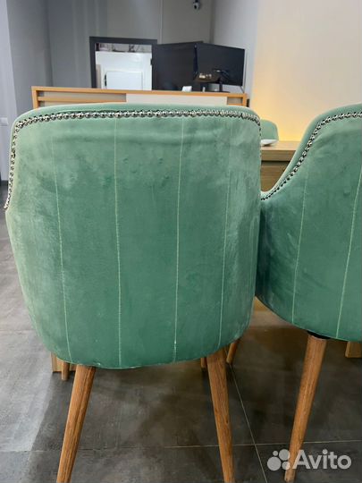 Стол и стулья