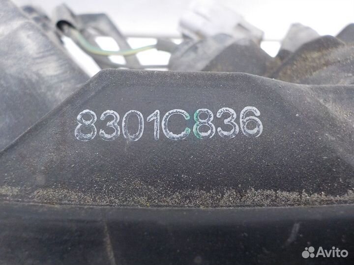 Фара правая Mitsubishi Pajero Sport 2015