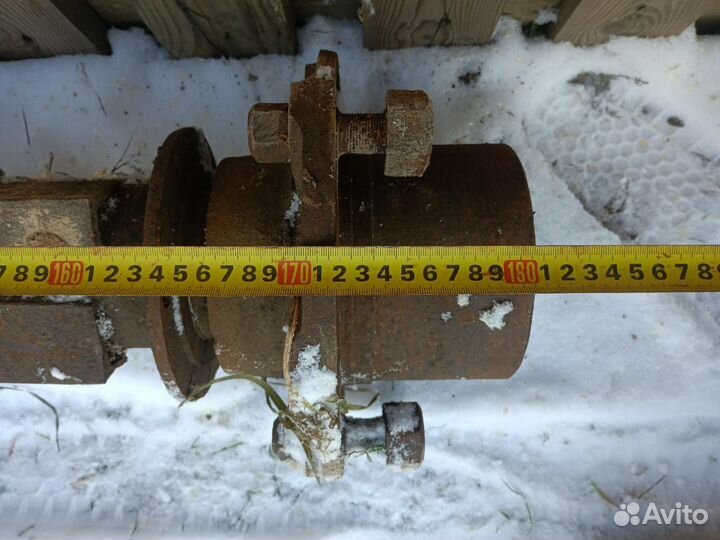 Ось с колёсами, прицепное для телеги