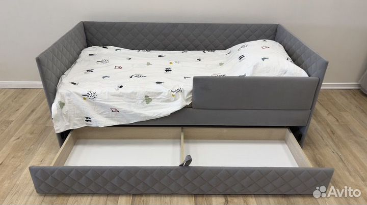 Кровать с мягкими стенками и ящиком Роби