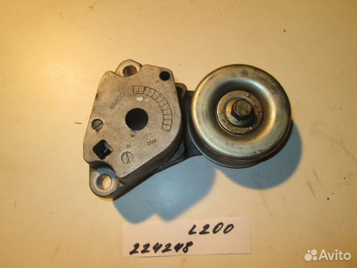 Ролик-натяжитель ремня