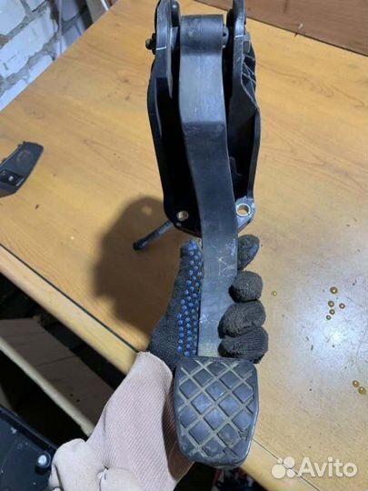 Педаль сцепления Skoda Octavia A5 лифтбек BSE 1.6