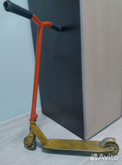 Трюковой самокат Razor