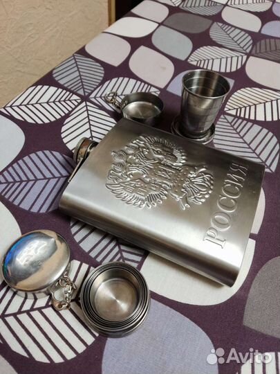 Фляжка для алкоголя и 2 рюмочки