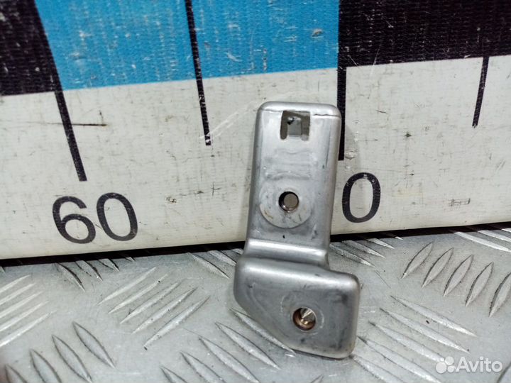 Б/У Кронштейн левый#001