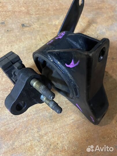 Подушка двигателя