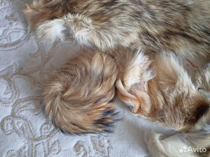 Меховые шкурки и мех от капюшонов