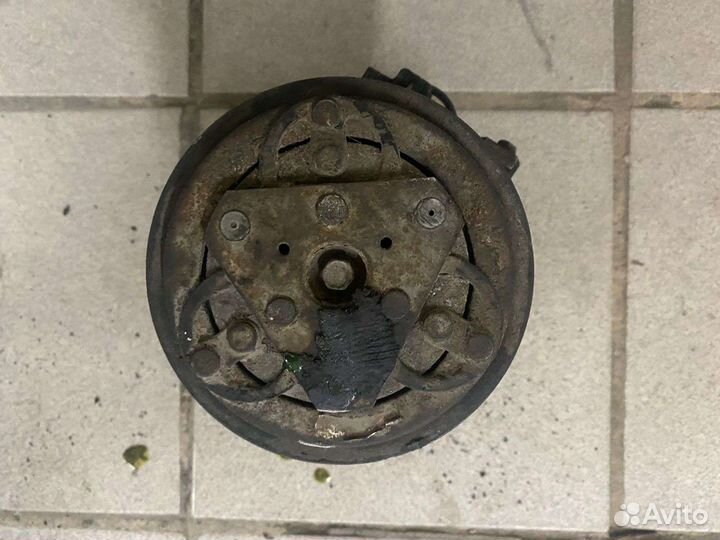 Компрессор кондиционера audi 100 45 2,3 AAR