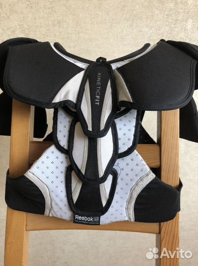 Нагрудник хоккейный reebok