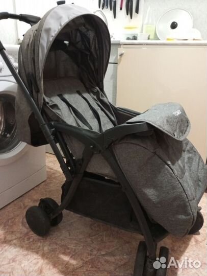 Прогулочная коляска с перекидной ручкой