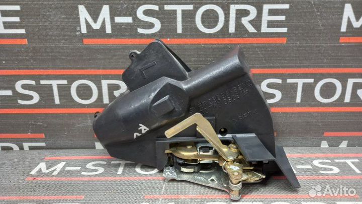 Замок двери задний левый Mercedes-Benz E-Class