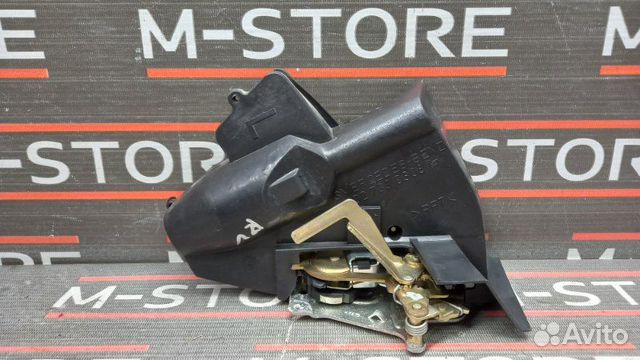 Замок двери задний левый Mercedes-Benz E-Class